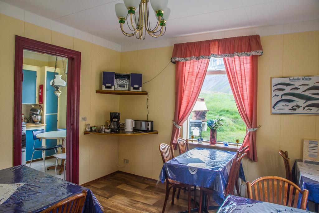 Korpudalur Hi Hostel Flateyri Екстер'єр фото