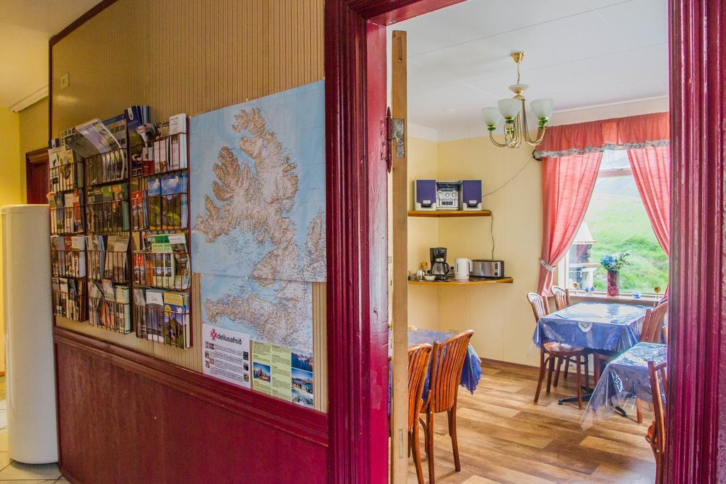 Korpudalur Hi Hostel Flateyri Екстер'єр фото